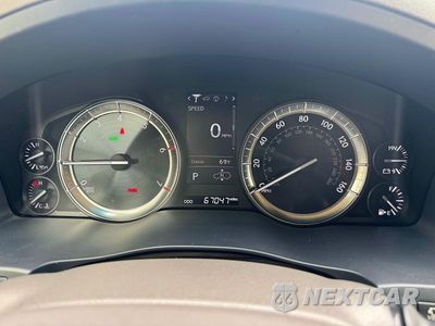 Zdjęcie 8 z 14 samochodu: 2016 LEXUS LX 570 VIN:JTJHY7AX3G4213685 - miniatura