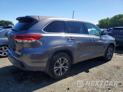 Trzecie zdjęcie samochodu z tyłu: 2018 TOYOTA HIGHLANDER LE VIN:5TDBZRFH2JS903314 - miniatura