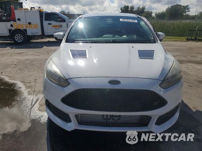 Piąte zdjęcie samochodu w środku: 2016 FORD FOCUS ST VIN:1FADP3L91GL309175 - miniatura