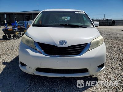 Piąte zdjęcie samochodu w środku: 2013 TOYOTA SIENNA HYB LTD VIN:5TDKK3DC3DS372833 - miniatura