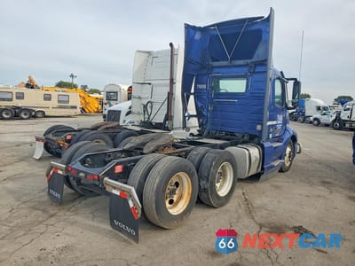 Trzecie zdjęcie samochodu z tyłu: 2018 VOLVO VNL SEMI TRUCK VIN:4V4NB9EH4JN899098 - miniatura