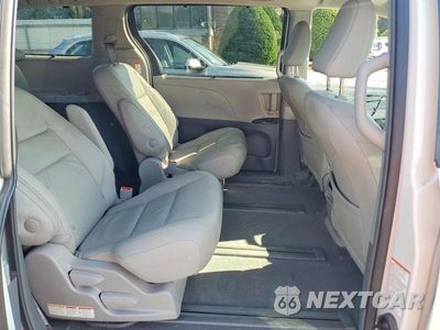 Zdjęcie 11 z 14 samochodu: 2019 TOYOTA SIENNA XLE 7-PASSENGER VIN:5TDDZ3DC8KS224128 - miniatura
