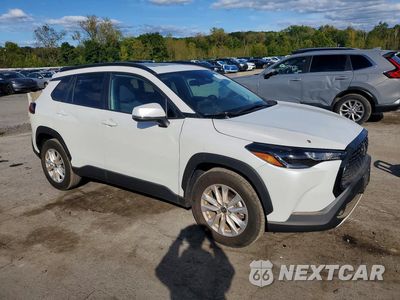 Czwarte zdjęcie samochodu z boku: 2024 TOYOTA COROLLA CROSS LE VIN:7MUBAABG6RV080068 - miniatura