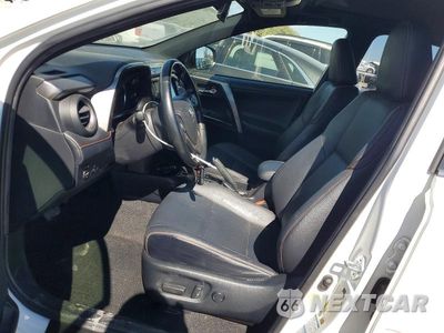 Zdjęcie 7 z 14 samochodu: 2018 TOYOTA RAV4 HV SE VIN:JTMJJREV9JD238322 - miniatura