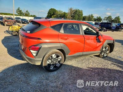 Trzecie zdjęcie samochodu z tyłu: 2024 HYUNDAI KONA SEL VIN:KM8HB3AB9RU112876 - miniatura