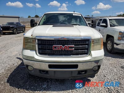 Piąte zdjęcie samochodu w środku: 2011 GMC SIERRA K2500 SLT VIN:1GT121C80BF209311 - miniatura