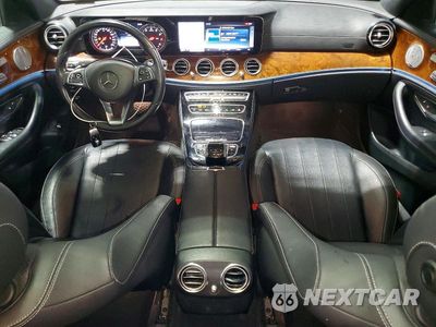 Zdjęcie 8 z 13 samochodu: 2017 MERCEDES-BENZ E 300 4MATIC VIN:WDDZF4KB3HA201673 - miniatura