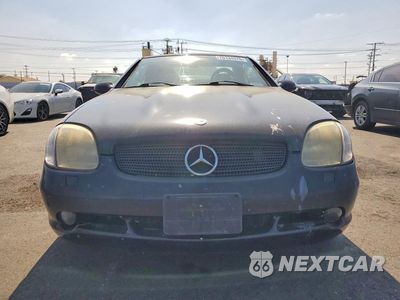 Piąte zdjęcie samochodu w środku: 1999 MERCEDES-BENZ SLK 230 KOMPRESSOR VIN:WDBKK47F6XF100212 - miniatura
