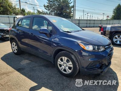 Czwarte zdjęcie samochodu z boku: 2019 CHEVROLET TRAX LS VIN:3GNCJKSB6KL160482 - miniatura