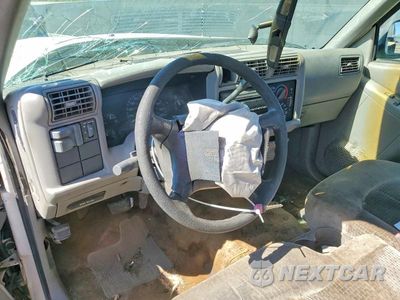 Zdjęcie 8 z 12 samochodu: 1997 GMC SONOMA VIN:1GTCS19X8V8524311 - miniatura