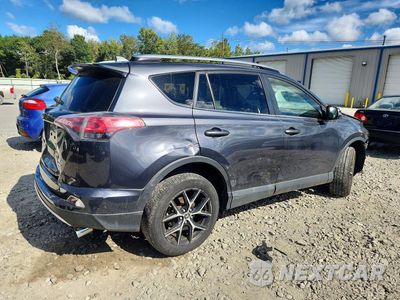 Trzecie zdjęcie samochodu z tyłu: 2018 TOYOTA RAV4 SE VIN:JTMJFREV7JJ743505 - miniatura