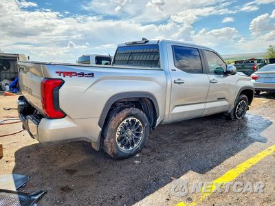 Trzecie zdjęcie samochodu z tyłu: 2025 TOYOTA TUNDRA SR5 VIN:5TFLA5DB7SX329338 - miniatura