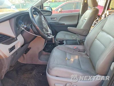 Zdjęcie 7 z 13 samochodu: 2015 TOYOTA SIENNA XLE 8-PASSENGER VIN:5TDYK3DC1FS613060 - miniatura