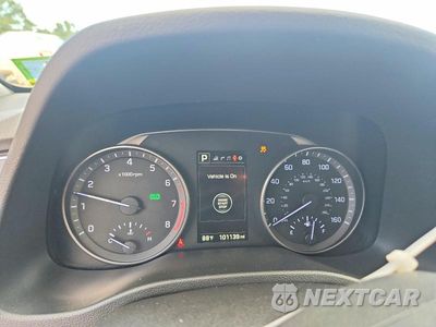 Zdjęcie 9 z 12 samochodu: 2017 HYUNDAI ELANTRA LIMITED VIN:5NPD84LF4HH002611 - miniatura