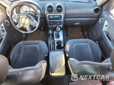 Zdjęcie 8 z 12 samochodu: 2002 JEEP LIBERTY LIMITED VIN:1J4GL58K22W141123 - miniatura