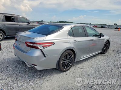 Trzecie zdjęcie samochodu z tyłu: 2018 TOYOTA CAMRY XSE VIN:4T1B61HK8JU106186 - miniatura