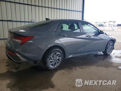 Trzecie zdjęcie samochodu z tyłu: 2026 HYUNDAI ELANTRA HYBRID BLUE VIN:KMHLM4DJ4TU200710 - miniatura