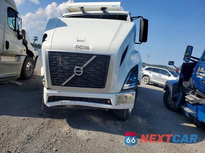 Piąte zdjęcie samochodu w środku: 2018 VOLVO VNR DUMP TRUCK VIN:4V4W19EG1JN901727 - miniatura