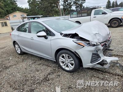 Czwarte zdjęcie samochodu z boku: 2019 CHEVROLET CRUZE LT VIN:1G1BE5SM3K7129070 - miniatura