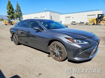 Czwarte zdjęcie samochodu z boku: 2025 LEXUS ES 350 BASE VIN:58ADZ1B10SU192782 - miniatura