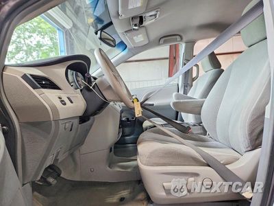 Zdjęcie 7 z 13 samochodu: 2013 TOYOTA SIENNA LE VIN:5TDJK3DCXDS067759 - miniatura