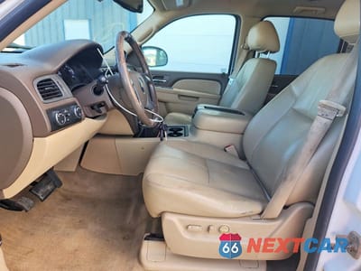 Zdjęcie 7 z 13 samochodu: 2014 CHEVROLET SUBURBAN K1500 LT VIN:1GNSKJE74ER182665 - miniatura