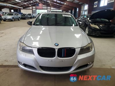 Piąte zdjęcie samochodu w środku: 2011 BMW 328 XI VIN:WBAPK7C57BF086039 - miniatura
