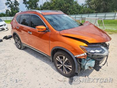 Czwarte zdjęcie samochodu z boku: 2017 NISSAN ROGUE SL VIN:5N1AT2MT7HC836616 - miniatura