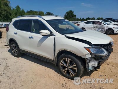 Czwarte zdjęcie samochodu z boku: 2019 NISSAN ROGUE SV VIN:JN8AT2MT3KW250803 - miniatura
