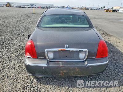 Zdjęcie 6 z 12 samochodu: 2005 LINCOLN TOWN CAR SIGNATURE VIN:1LNHM81W75Y617070 - miniatura