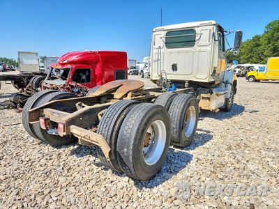 Trzecie zdjęcie samochodu z tyłu: 2014 4700 - SEMI TRUCK VIN:5KJJAVDV1EPFH9925 - miniatura