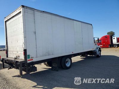 Trzecie zdjęcie samochodu z tyłu: 2018 INTERNATIONAL 4300 BOX TRUCK VIN:3HAMMMML6JL632356 - miniatura
