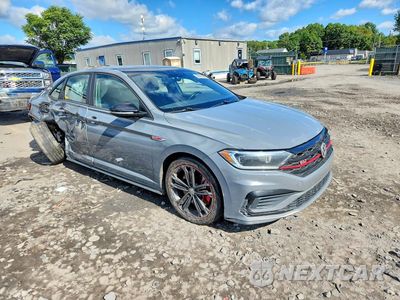 Czwarte zdjęcie samochodu z boku: 2019 VOLKSWAGEN JETTA GLI VIN:3VW6T7BU3KM177813 - miniatura