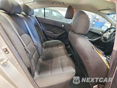 Zdjęcie 10 z 12 samochodu: 2018 KIA FORTE LX VIN:3KPFK4A75JE181273 - miniatura