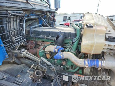 Zdjęcie 11 z 13 samochodu: 2017 VOLVO VN VNL VIN:4V4NC9EJ0HN973076 - miniatura