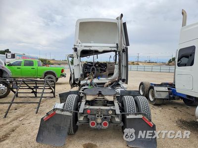 Zdjęcie 6 z 13 samochodu: 2014 FREIGHTLINER CASCADIA 113 SEMI TRUCK VIN:1FUBGBDV6ELFX9471 - miniatura