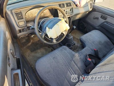 Zdjęcie 8 z 13 samochodu: 2000 NISSAN FRONTIER XE VIN:1N6DD21S9YC313041 - miniatura