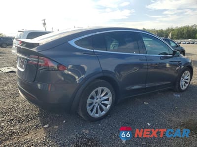 Trzecie zdjęcie samochodu z tyłu: 2018 TESLA MODEL X VIN:5YJXCAE22JF138308 - miniatura