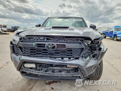 Piąte zdjęcie samochodu w środku: 2024 TOYOTA TACOMA TRD SPORT VIN:3TMKB5FN6RM014112 - miniatura