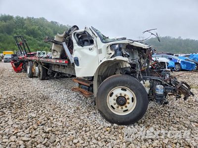 Czwarte zdjęcie samochodu z boku: 2020 FREIGHTLINER M2 106 MED - FLATBED TRUCK VIN:1FVHCYFEXLHLZ3625 - miniatura