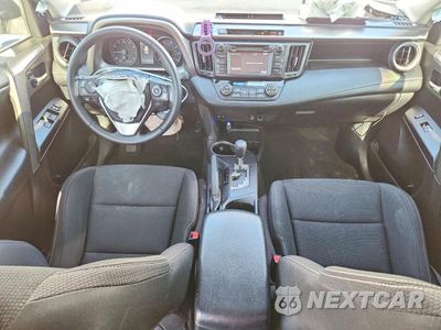 Zdjęcie 8 z 13 samochodu: 2018 TOYOTA RAV4 XLE VIN:JTMWFREV5JJ206556 - miniatura