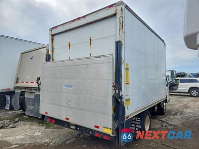 Trzecie zdjęcie samochodu z tyłu: 2004 ISUZU NPR HD BOX TRUCK VIN:4KLB4B1U64J802658 - miniatura