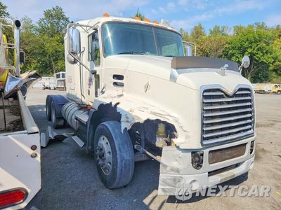 Czwarte zdjęcie samochodu z boku: 2010 MACK CXU613 SEMI TRUCK VIN:1M1AW07Y0AN010529 - miniatura