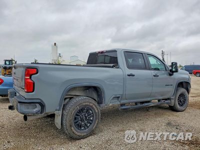Trzecie zdjęcie samochodu z tyłu: 2024 CHEVROLET SILVERADO K2500 ZR2 VIN:1GC4YYEY1RF383075 - miniatura
