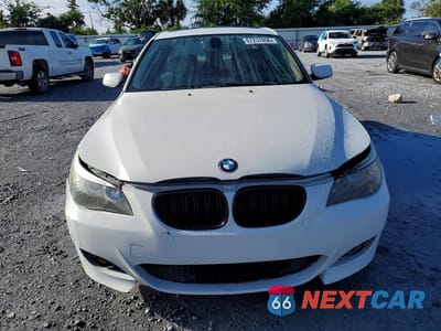 Piąte zdjęcie samochodu w środku: 2010 BMW 528 XI VIN:WBANV1C50AC156847 - miniatura