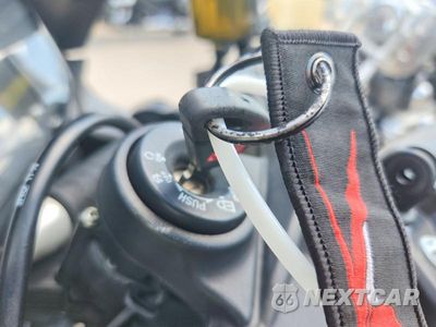 Zdjęcie 8 z 9 samochodu: 2017 APRILIA RSV4 RR VIN:ZD4KEU00XHS000223 - miniatura