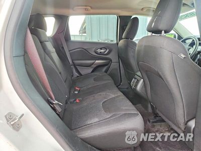 Zdjęcie 11 z 13 samochodu: 2019 JEEP CHEROKEE LATITUDE VIN:1C4PJLCBXKD114707 - miniatura