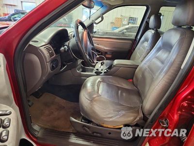 Zdjęcie 7 z 12 samochodu: 2005 FORD EXPLORER XLT VIN:1FMZU63K95UA07214 - miniatura