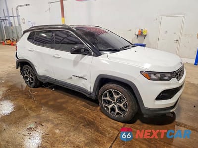 Czwarte zdjęcie samochodu z boku: 2025 JEEP COMPASS LIMITED VIN:3C4NJDCN7ST621565 - miniatura