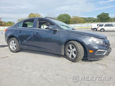 Czwarte zdjęcie samochodu z boku: 2015 CHEVROLET CRUZE LT VIN:1G1PC5SB1F7117063 - miniatura